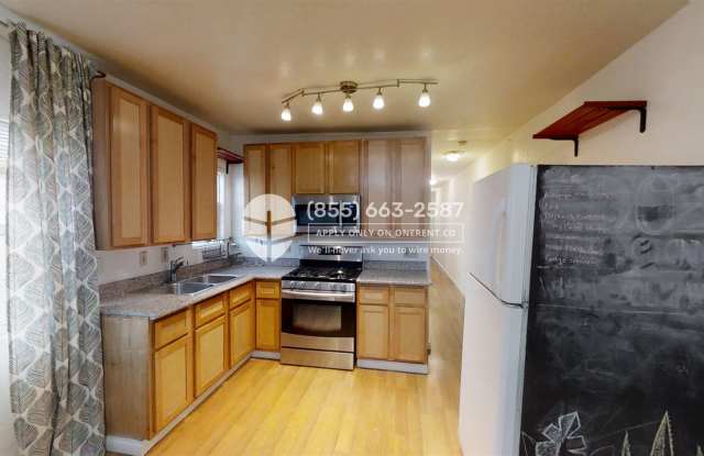 2321 East 17th Street Gallery 3