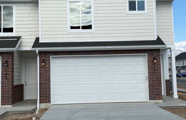 Beautiful 3 Bed, 2.5 Town Home! Available Now! See Our 3D Tour of This Property! Available on June 17th! photos photos