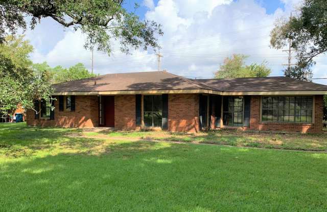 3 Bed 2 Bath in Bendel Gardens Subdivision - 801 Beverly Drive, Lafayette, LA 70503