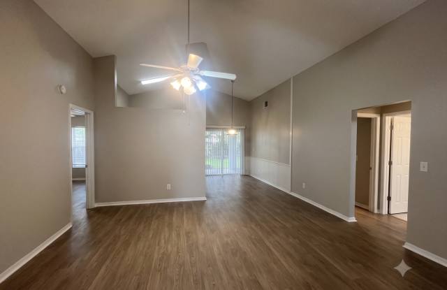 Recently Renovated 3 Bed 2 Bath Home for Rent in Apopka, FL! Move in August 10th Gallery 4