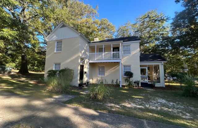 2 Bedrooms | 1 Bathroom | $1,500/Month  Available Early August 2027! Gallery 1
