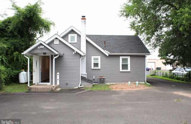 653 CATHERINE Street Gallery 3