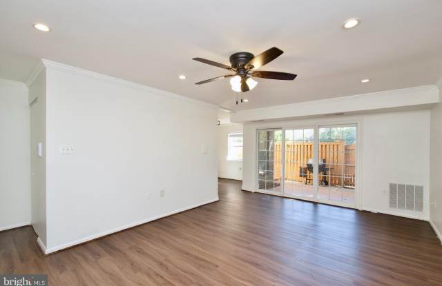 1952 KENNEDY DRIVE Gallery 3