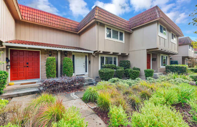 Two Bedroom Two and a Half Bathroom Cupertino Townhome with Home Office - 10043 Long Oak Lane, Cupertino, CA 95014