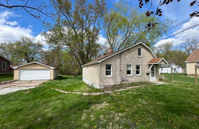 3 bedroom 1 bath house in East Moline - 309 28th Avenue, East Moline, IL 61244