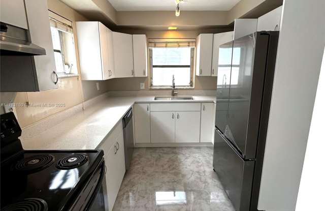326 N 24th Avenue, Hollywood, FL 33020 - 326 North 24th Avenue, Hollywood, FL 33020