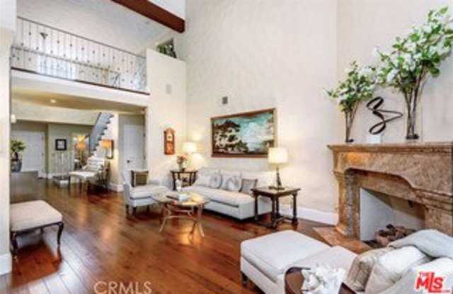 28 Westport Gallery 3