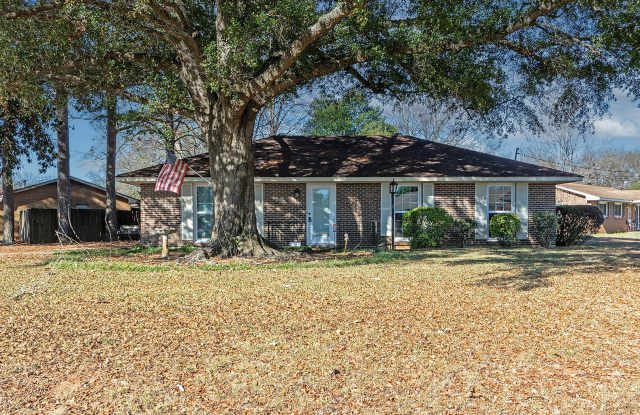 Home for rent in Prattville - 118 Warwick Drive, Prattville, AL 36066