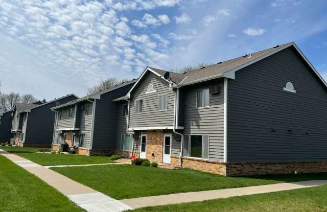 Chanhassen Town Home, New Carpet/Flooring, In Unit Laundry, 1 Garage Space Gallery 1