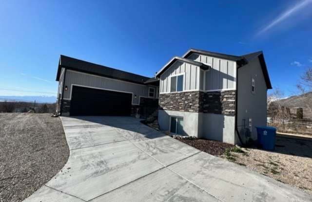 STUNNING 7-BEDROOM HOME IN PLEASANT GROVE photos photos