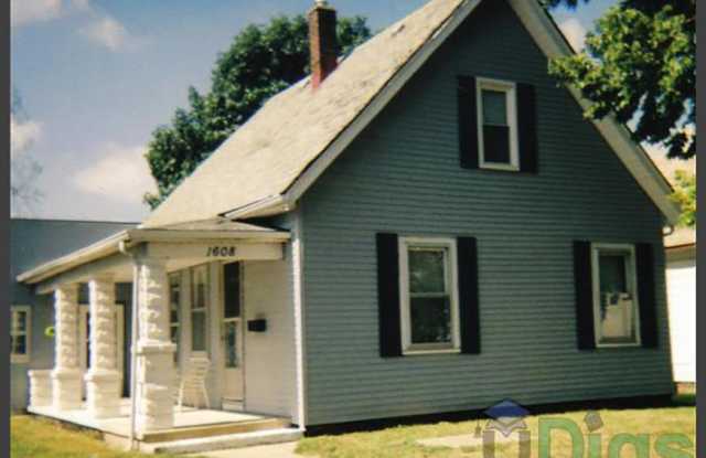 2-Story House, 5Bed/2Bath with Washer/Dryer Pet Friendly. Close to Bus Route photos photos