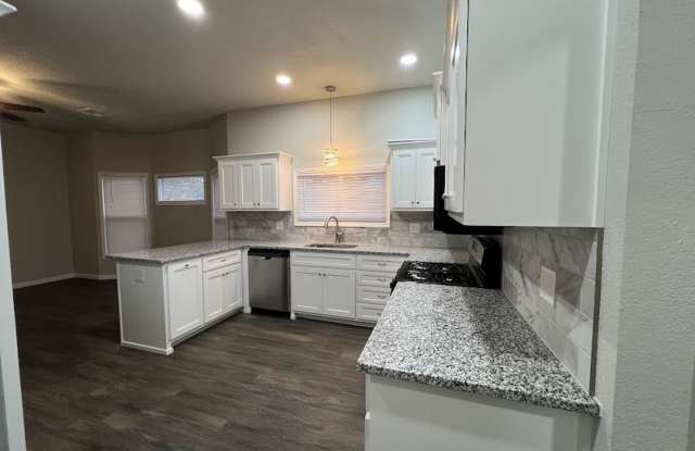 Stunning 4-Bedroom Renovated Home in Sapulpa photos photos