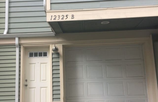 12325 10TH PLACE NE #B - 12325 10th Place Northeast, Seattle, WA 98125