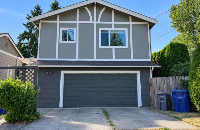 Large Beautiful 2-BR Apartment Home above Garage with Backyard Gallery 1