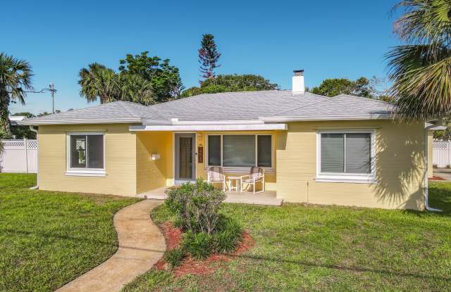 1621 N Oleander Avenue Gallery 3