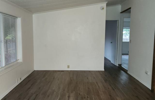 2-bedroom 1 bath House Gallery 4