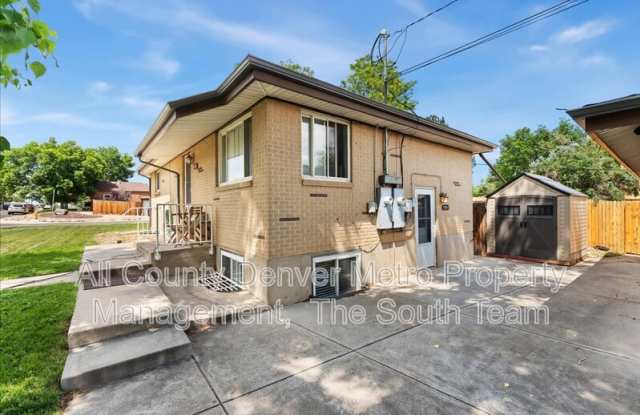 9050 Elm Court Gallery 2