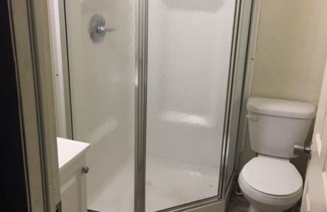 Four Bedroom Two Bath Off Campus Student Housing  Duquense, Pitt, South Side Gallery 4