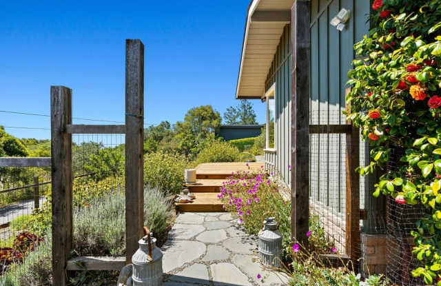 110 Las Lomas DR Gallery 2