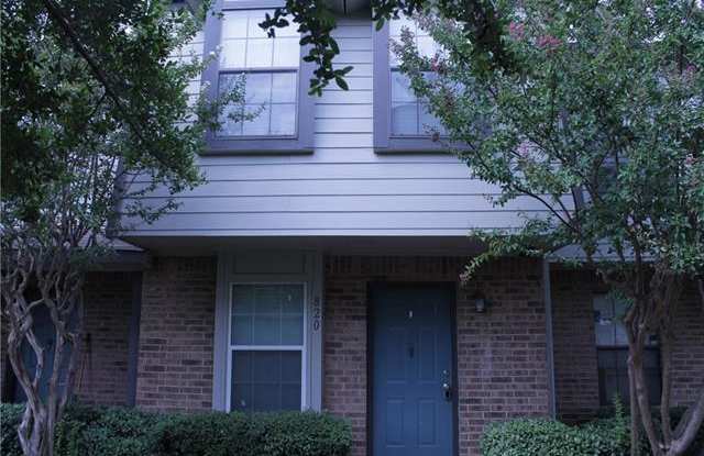 820 W Collins Street - 820 W Collins St, Denton, TX 76201