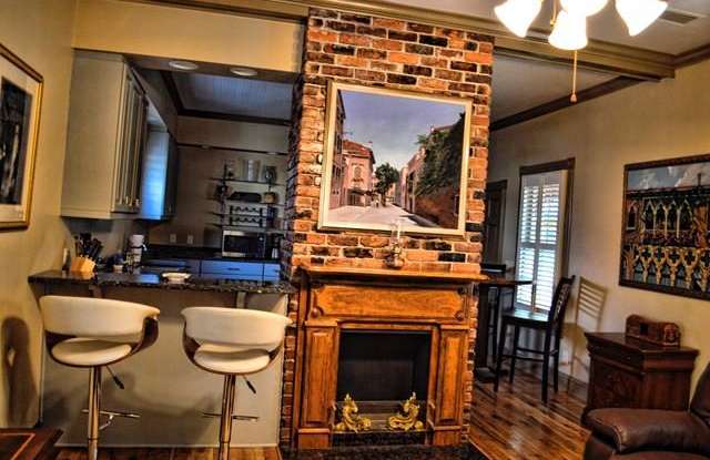 1122 Ellis Gallery 3