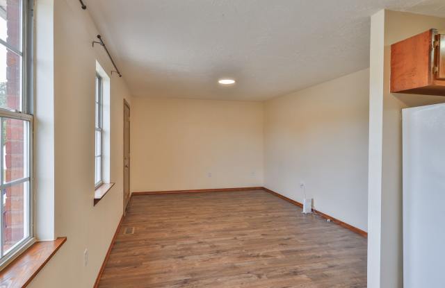 Charming Duplex in Heart of Dresden! Gallery 4