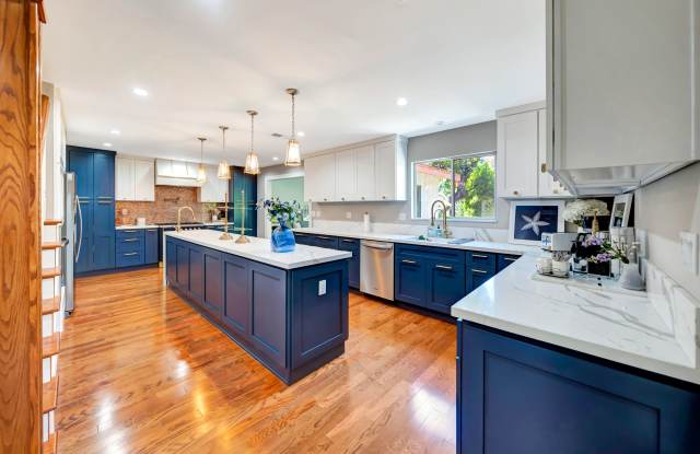 4445 Saltillo St - 4445 Saltillo Street, Los Angeles, CA 91364