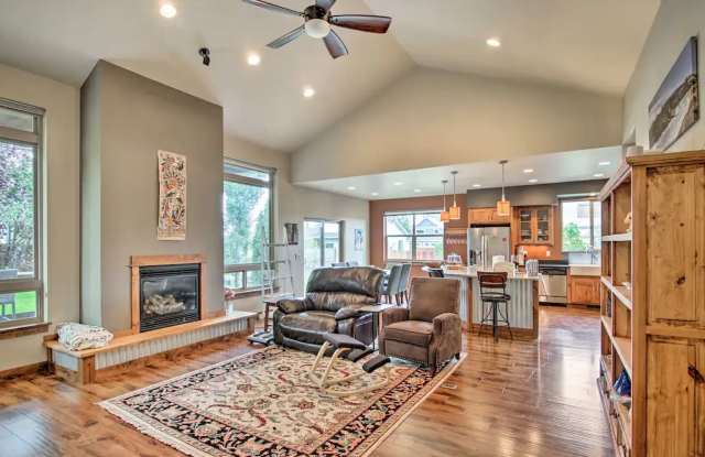 Spacious Elegance in Bozeman: 4 Bedroom Haven with Modern Amenities photos photos