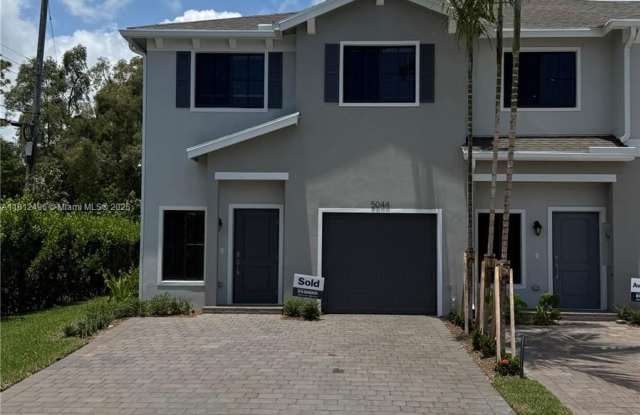 5044 Gooseberry St - 5044 Gooseberry Street, Haverhill, FL 33415