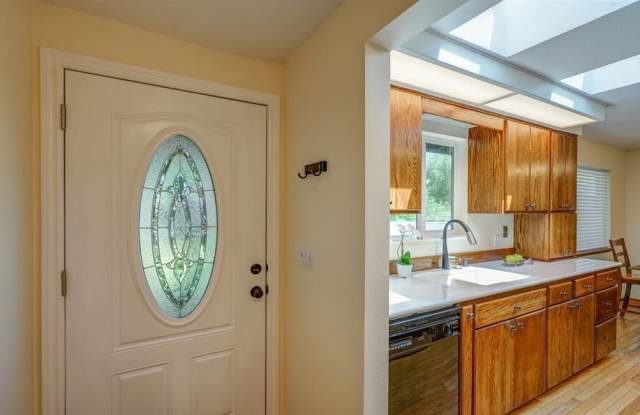 Updated 4 Bedroom with a Huge Shop! Gallery 3