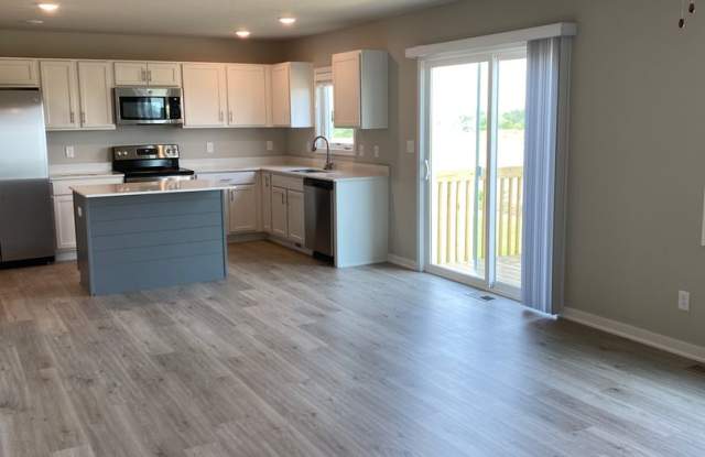 Newer Build Home in Beautiful Norwalk! HUGE finished basement! Gallery 4