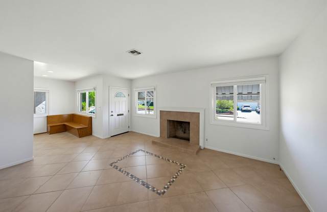 3 bedrooms 2 bathrooms +  family area approximately 1559sqft Gallery 3