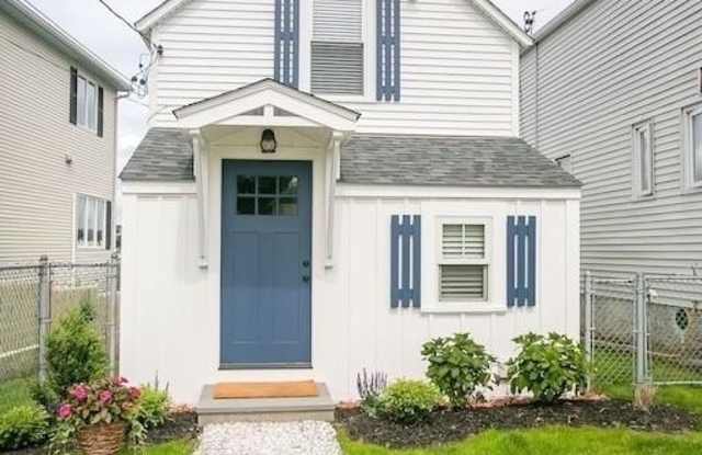 67 Cedar Avenue - 67 Cedar Avenue, Newport County, RI 02871