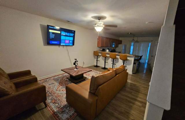 2 Bedroom Townhome Off Of Gum Branch Rd Gallery 3