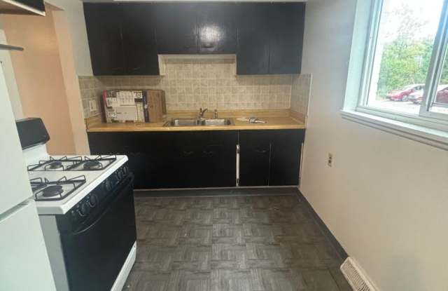 2bd/1.5b Townhome Warrensville Section 8/Cash Pay Gallery 4