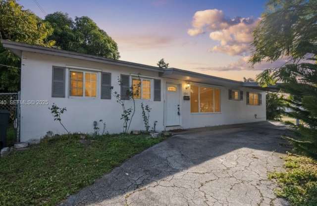 601 SW 64th Pkwy - 601 Southwest 64th Parkway, Pembroke Pines, FL 33023