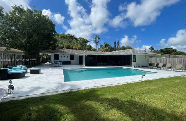 2115 Alamanda Drive, North Miami, FL 33181 - 2604 photos photos