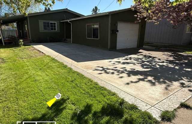 Charming 3BR House in Independence photos photos