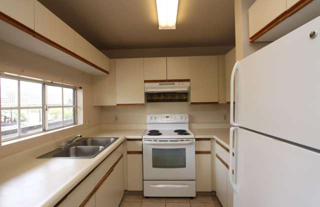 2 bedroom, 1.5 bath, 1 parking split level townhouse unit in Pearlridge/Aiea - 98-282 Kaonohi Street, Waimalu, HI 96701 2 bedroom, 1.5 bath, 1 parking split level townhouse unit in Pearlridge/Aiea - 98-282 Kaonohi Street, Waimalu, HI 96701