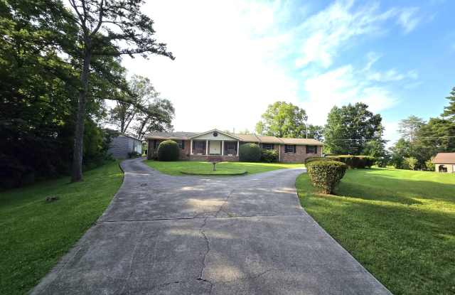 6213 Strawberry Plains Pike Gallery 2