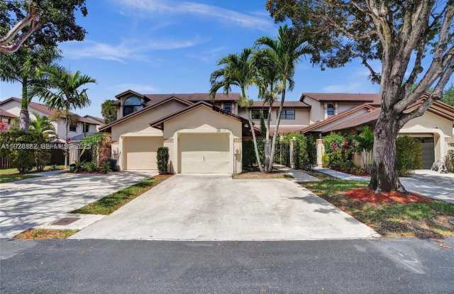 13705 SW 101st Ter - 13705 Southwest 101st Terrace, The Hammocks, FL 33186