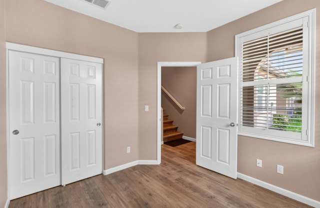 BEAUTIFUL 2 BEDROOM, 2 STORY CONDO!! Gallery 4