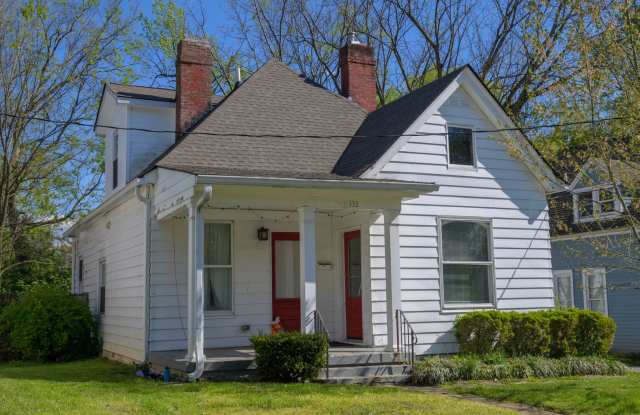 VIRTUAL SHOWINGS AVAILABLE - Modern House Right Near Woodland/Euclid! photos photos
