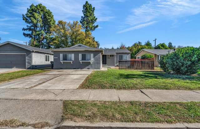 Limited-Time Offer: Get ½ Off Your First Month’s Rent! Sign a lease and move in within 30 days—must move in before the first week of May to qualify. photos photos