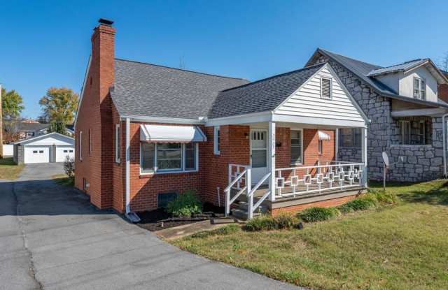 2425 Fort Henry Drive Gallery 2