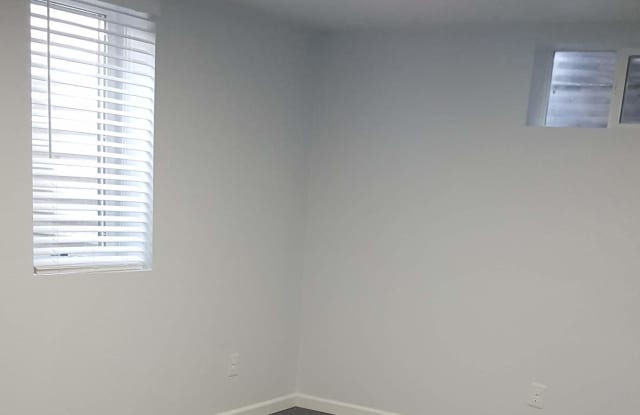 1575 S Clermont St photos photos