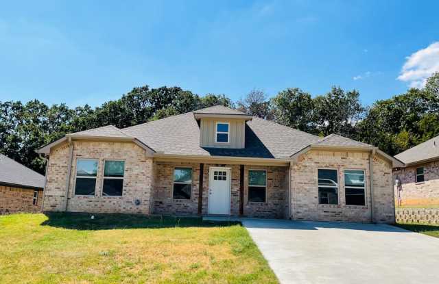 Fenced yard/2000 Sqft/Premium location - 99 Watch Hill Drive, Bryan County, OK 74701