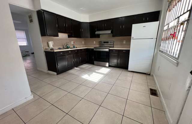 Stunning 4-Bedroom Townhome with Parking Spot Near Temple University! Available August 2026! photos photos