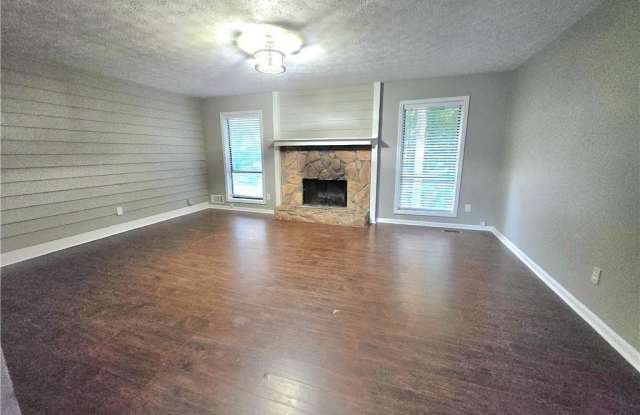 2982 Hillwood Drive Gallery 3