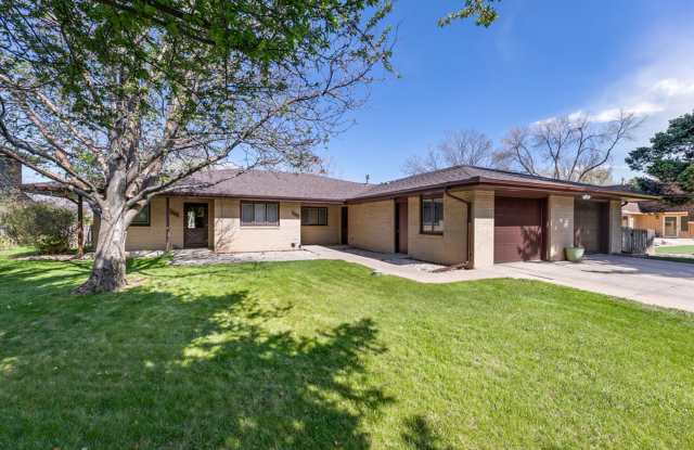 Well Maintained Side-By-Side Duplex in Parkwood Gallery 1